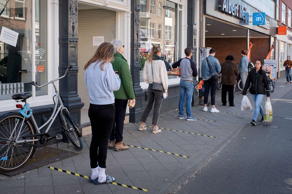 Boodschappen doen in Utrecht tijdens coronacrisis. Beeld Shutterstock