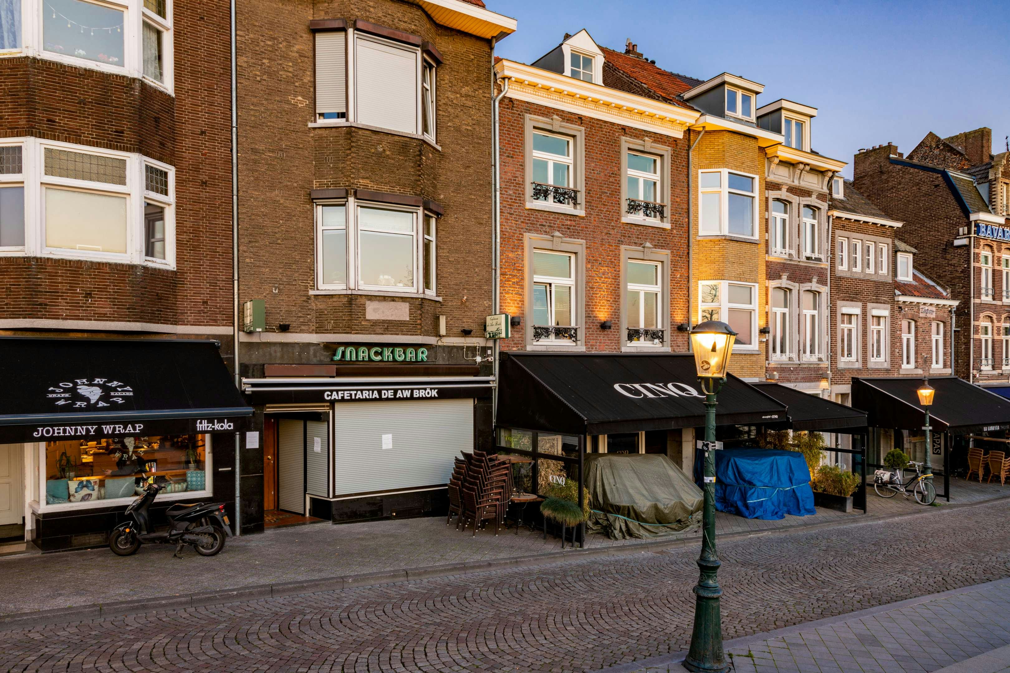 Lege winkelstraat in Maastricht tijdens de coronacrisis. Beeld Shutterstock