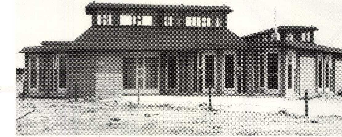 De - wat we hier noemen - eerste generatie woningen van Jan Verhoeven
in Hoevelaken. Bij elkaar zijn het er 35, gebouwd in 1968 en in 1971.