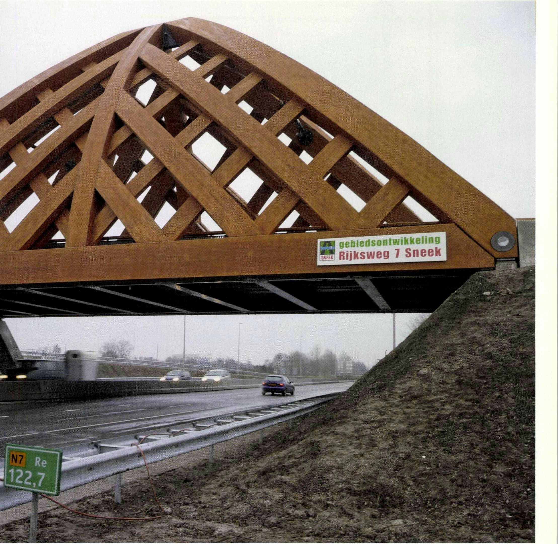 De houten onderregel is nagespannen als in een
betonconstructie - Beeld Willem Jan Bluyssen