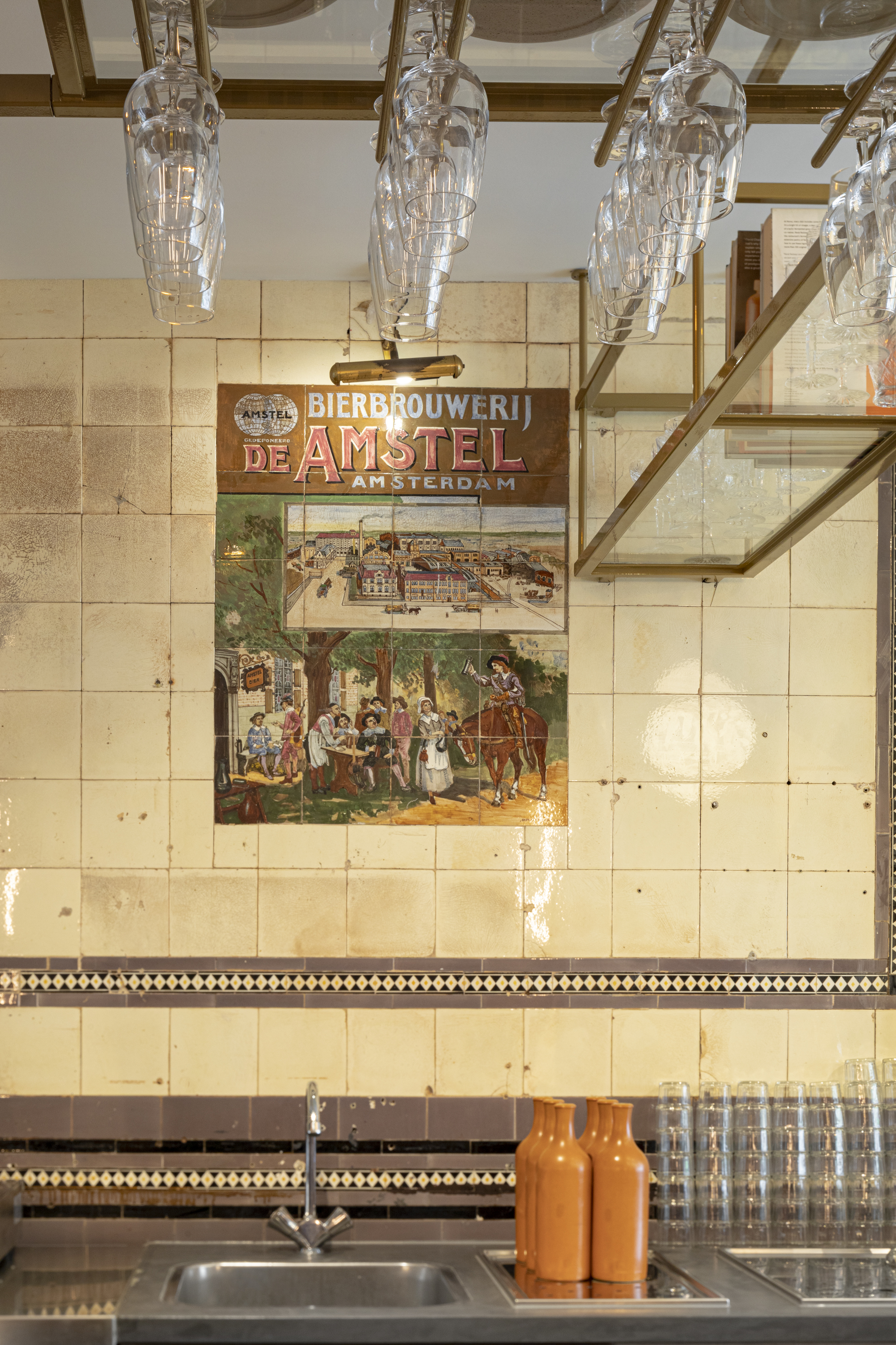 Cafe De Parel in Amsterdam door Ninetynine. beeld Ewout Huibers 