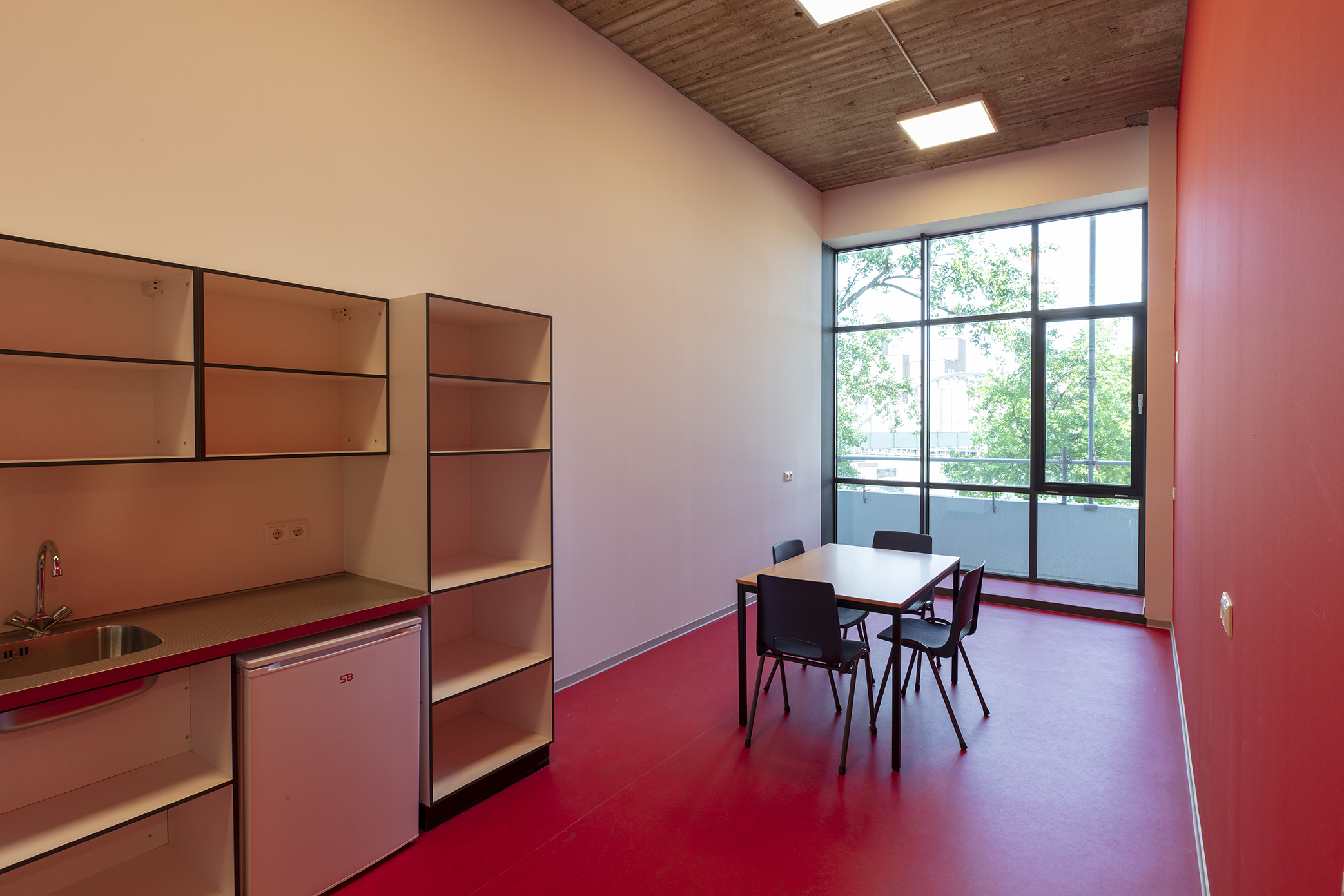 AZC Maastricht door burobeb