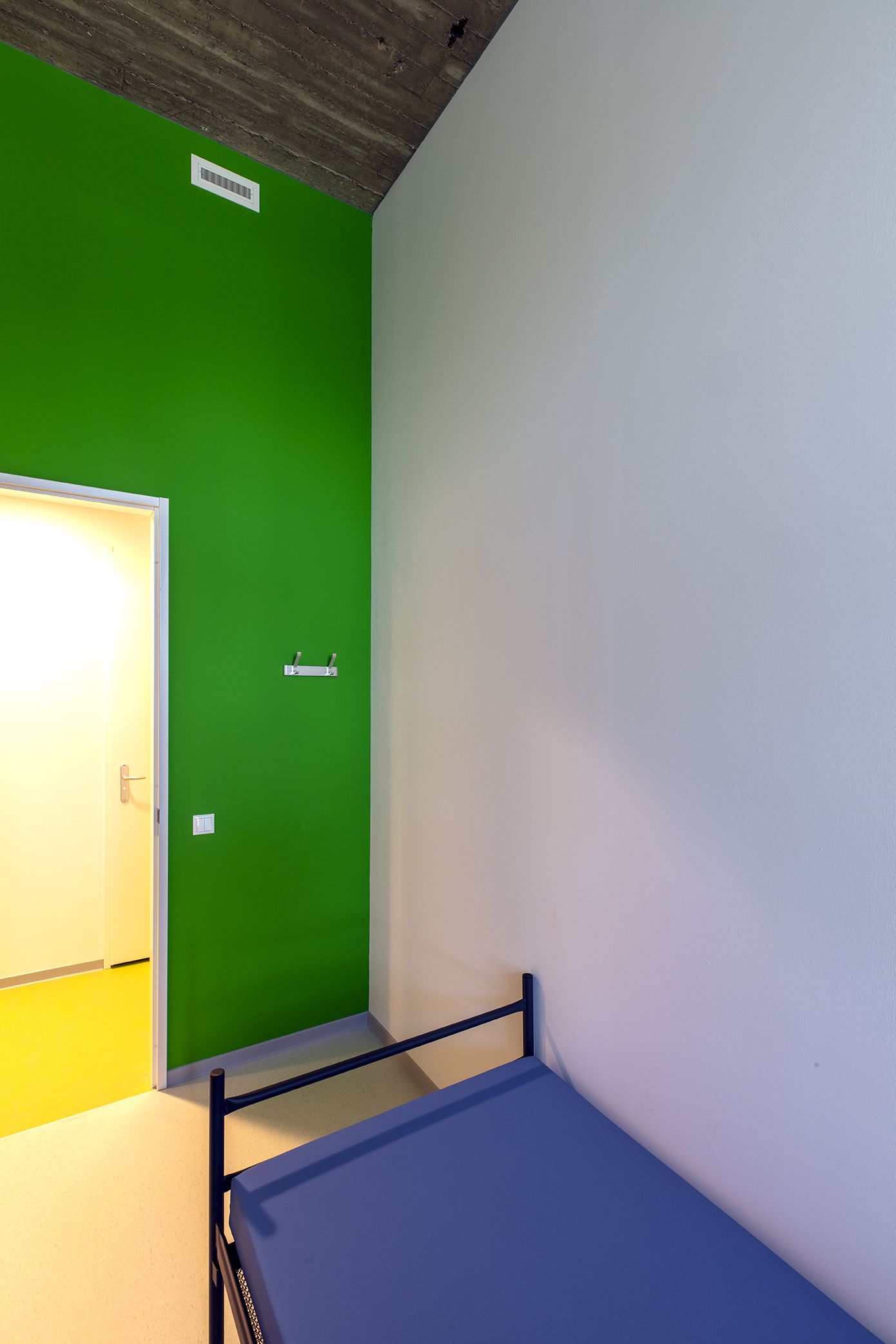 AZC Maastricht door burobeb