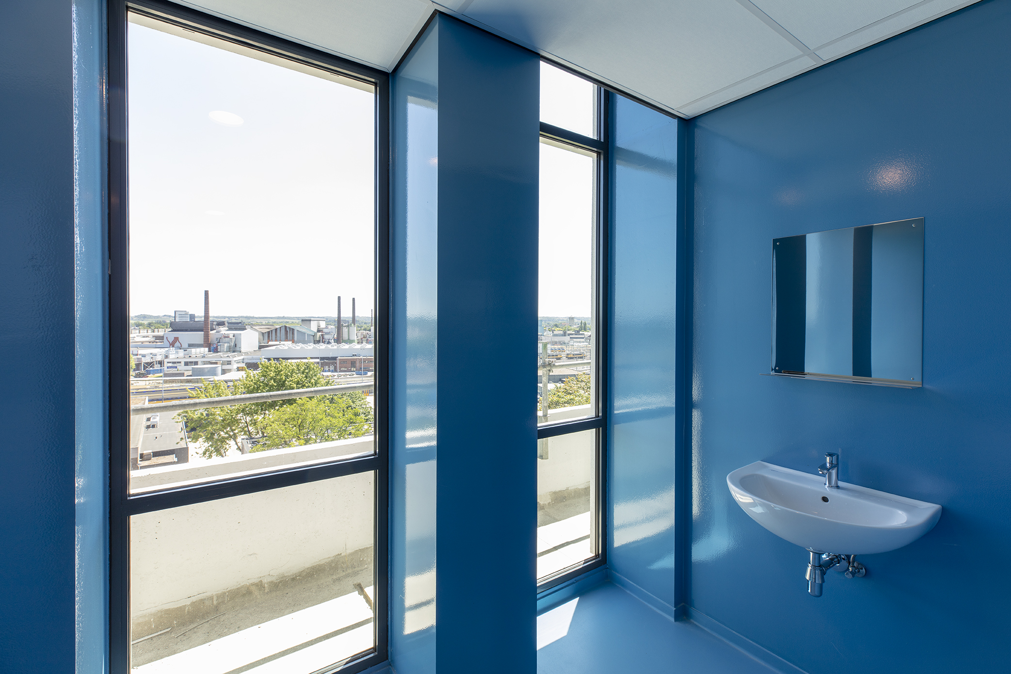 AZC Maastricht door burobeb