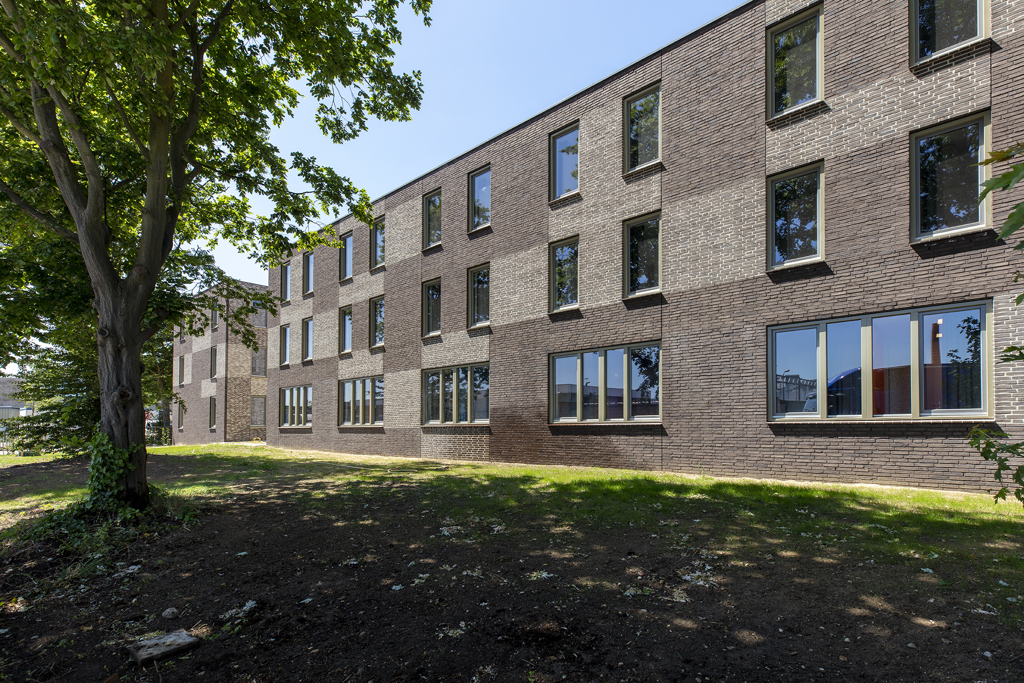 AZC Maastricht door burobeb