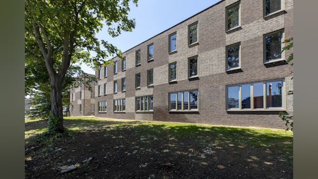 AZC Maastricht door burobeb