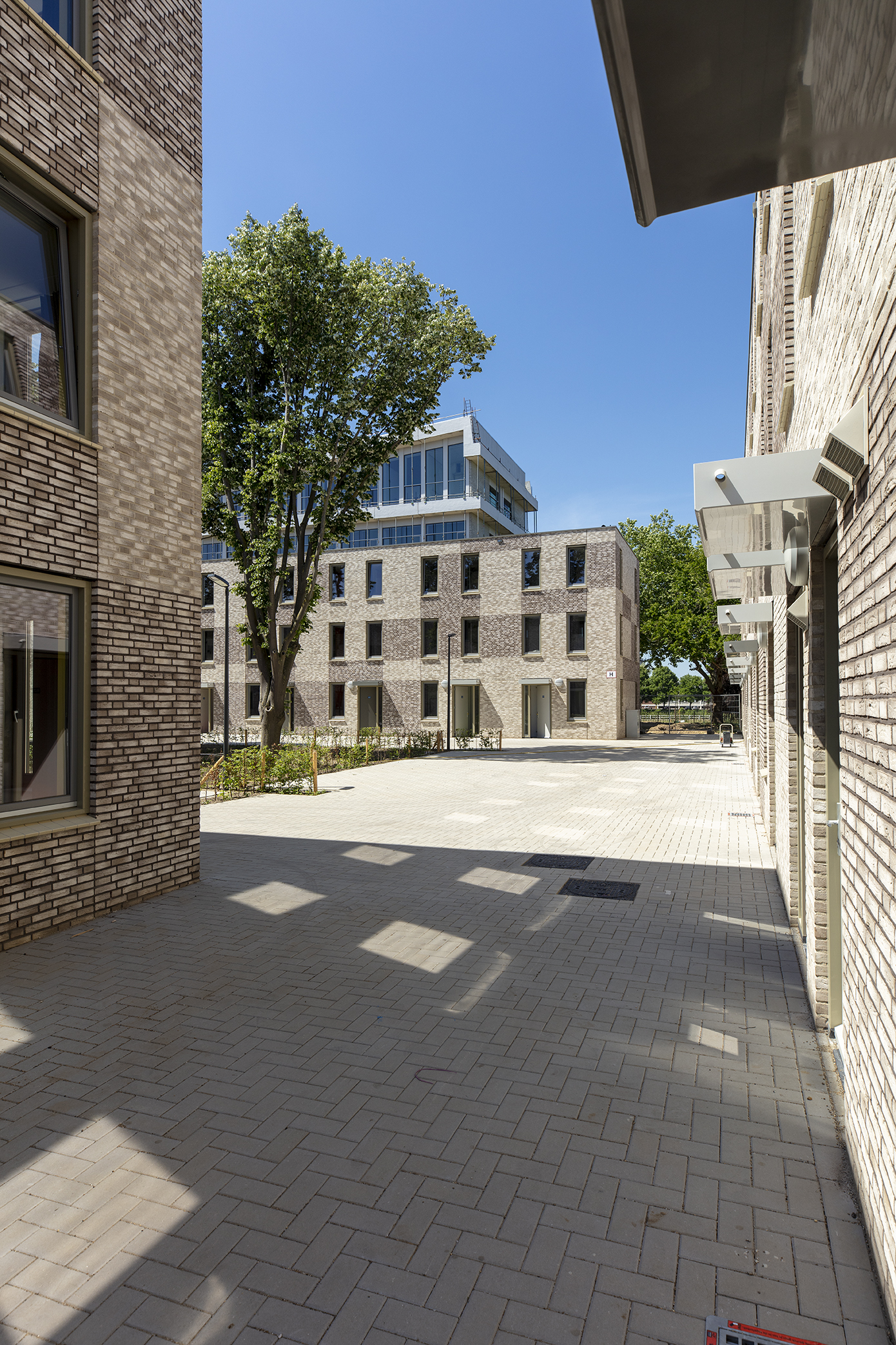 AZC Maastricht door burobeb