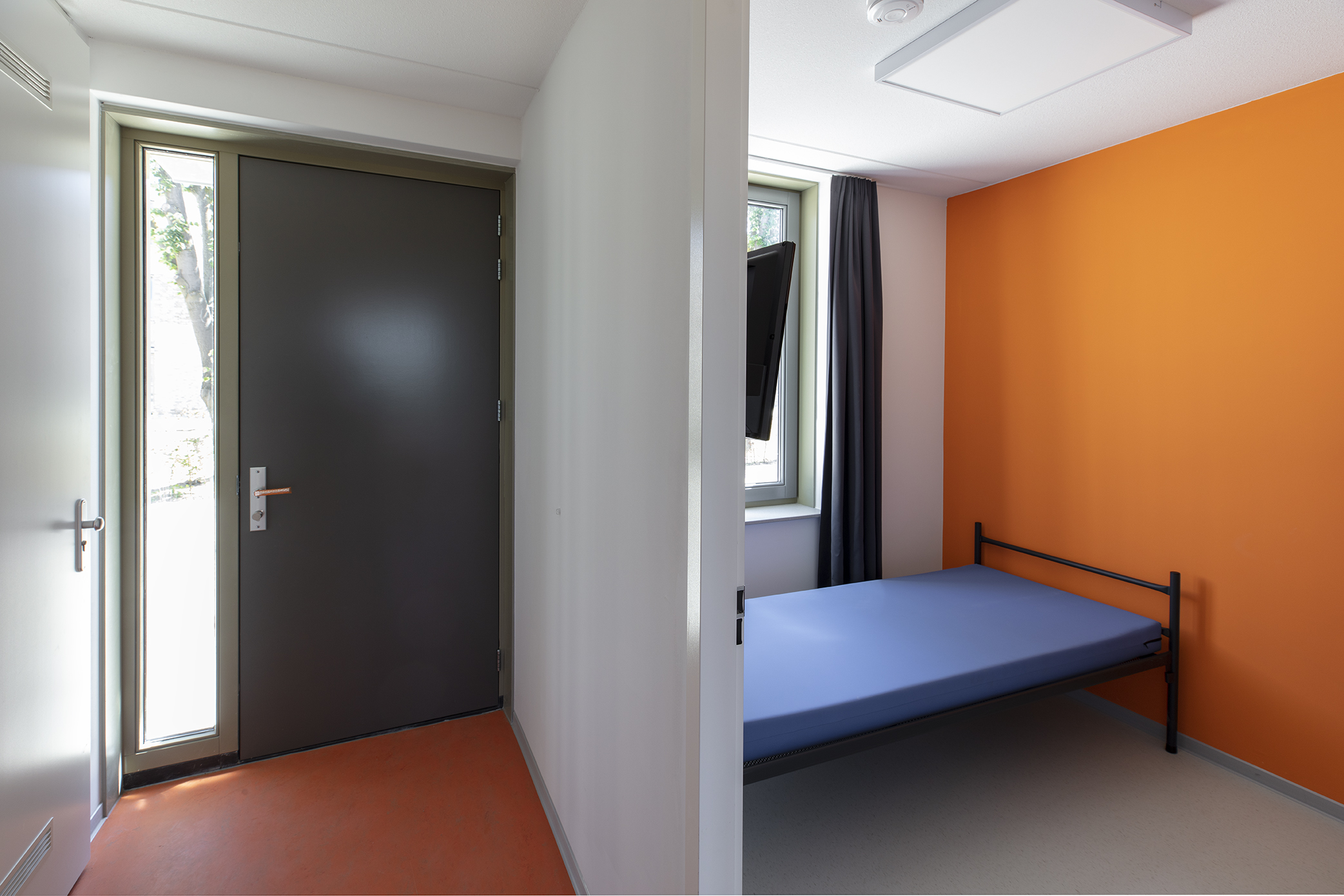 AZC Maastricht door burobeb