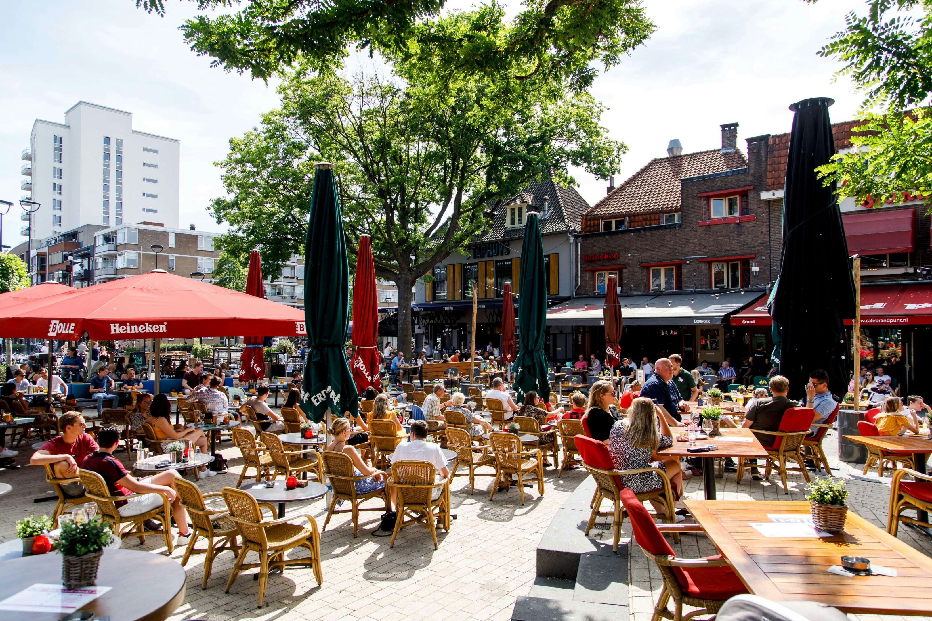 Terras in Tilburg tijdens coronacrisis. Beeld Shutterstock