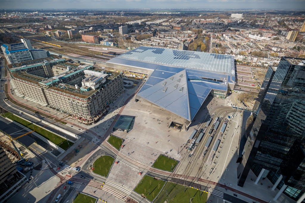 Centraal Station in Rotterdam door BCA, MVSA en West8