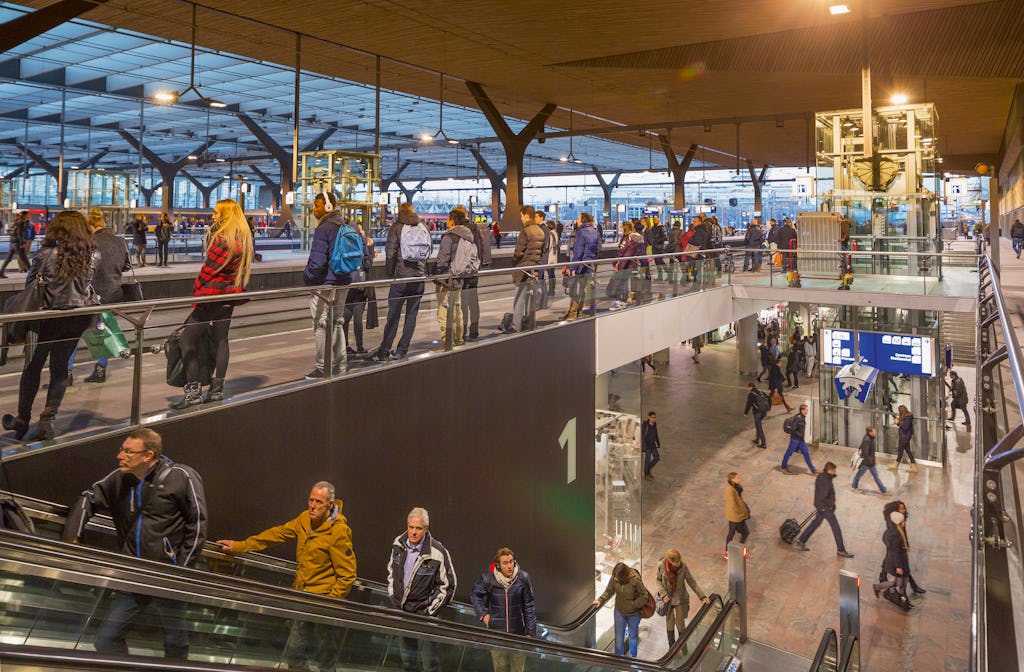 Centraal Station in Rotterdam door BCA, MVSA en West8