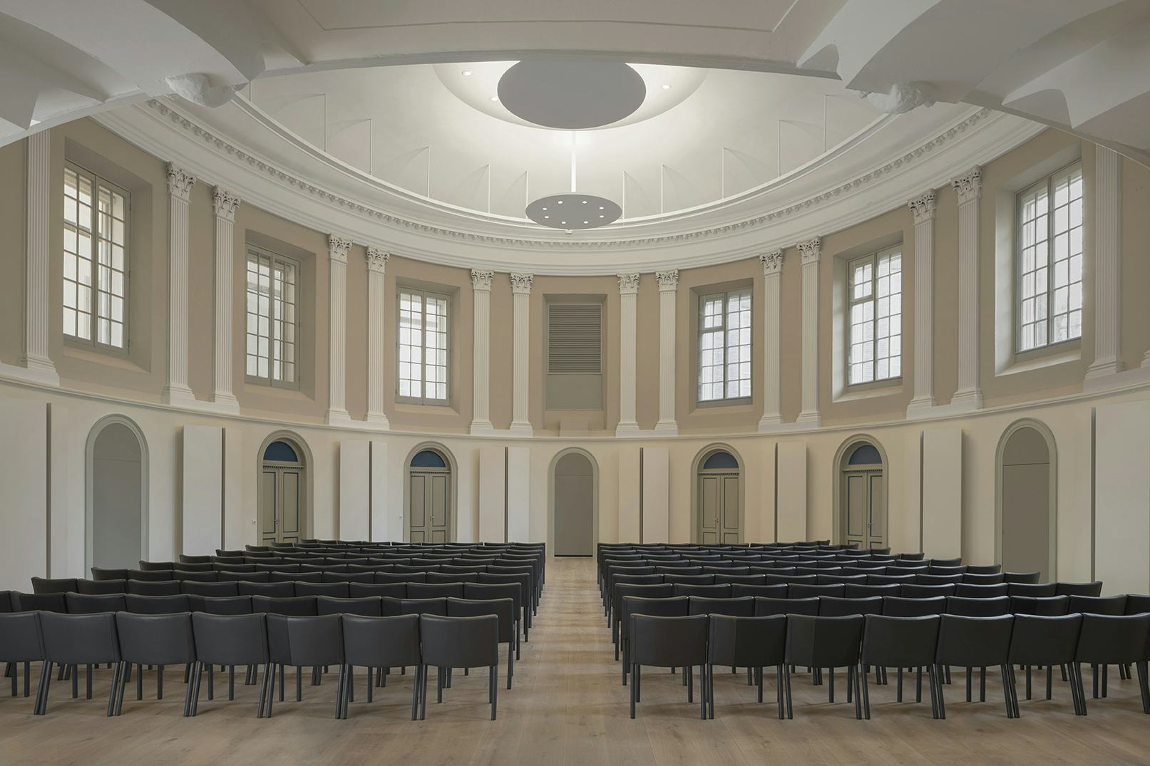 De kleuren van de muziekzaal zijn gebaseerd op de oudste periode met behulp van afbeeldingen uit de eerste jaren dat de zaal bestond. Nieuwe panelen regelen de akoestiek van de ruimte. In alle zalen is ook veel onzichtbaar technisch werk verricht 