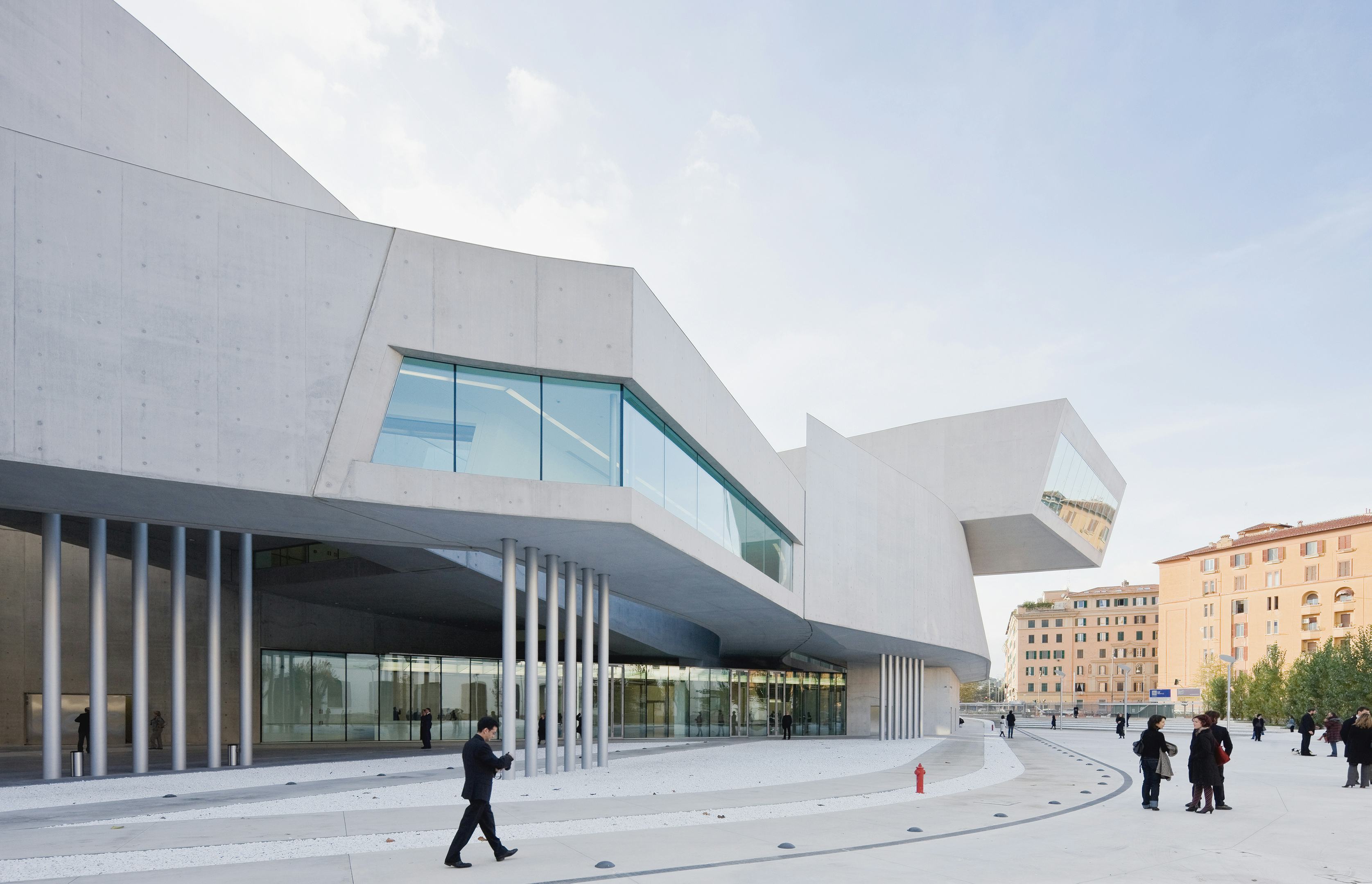 Aan de voorzijde van het museum wijken de corridors om ruimte te maken voor een plein- Beeld Iwan Baan