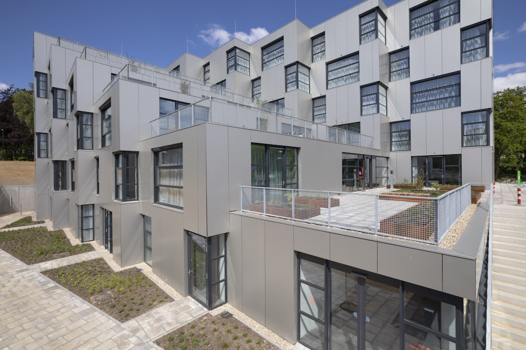 Het Nieuwe Dorp door DoepelStrijkers. Collectieve terrassen gericht op “het Veld”. Beeld APA