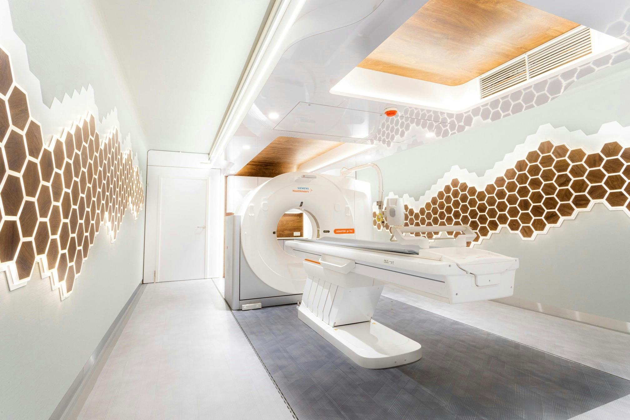 Interieur Expandable Healthcare trailer in uitgeschoven toestand. Beeld Mike Tekst & Beeld