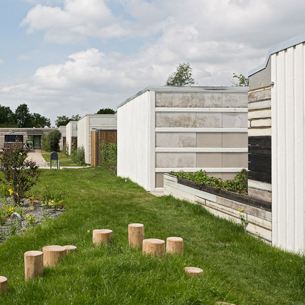 De bewoners stellen aan de hand van een onlinecatalogus zelf hun renovatieplan op. Beeld door Torben Eskerod