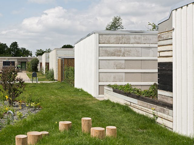 De bewoners stellen aan de hand van een onlinecatalogus zelf hun renovatieplan op. Beeld door Torben Eskerod