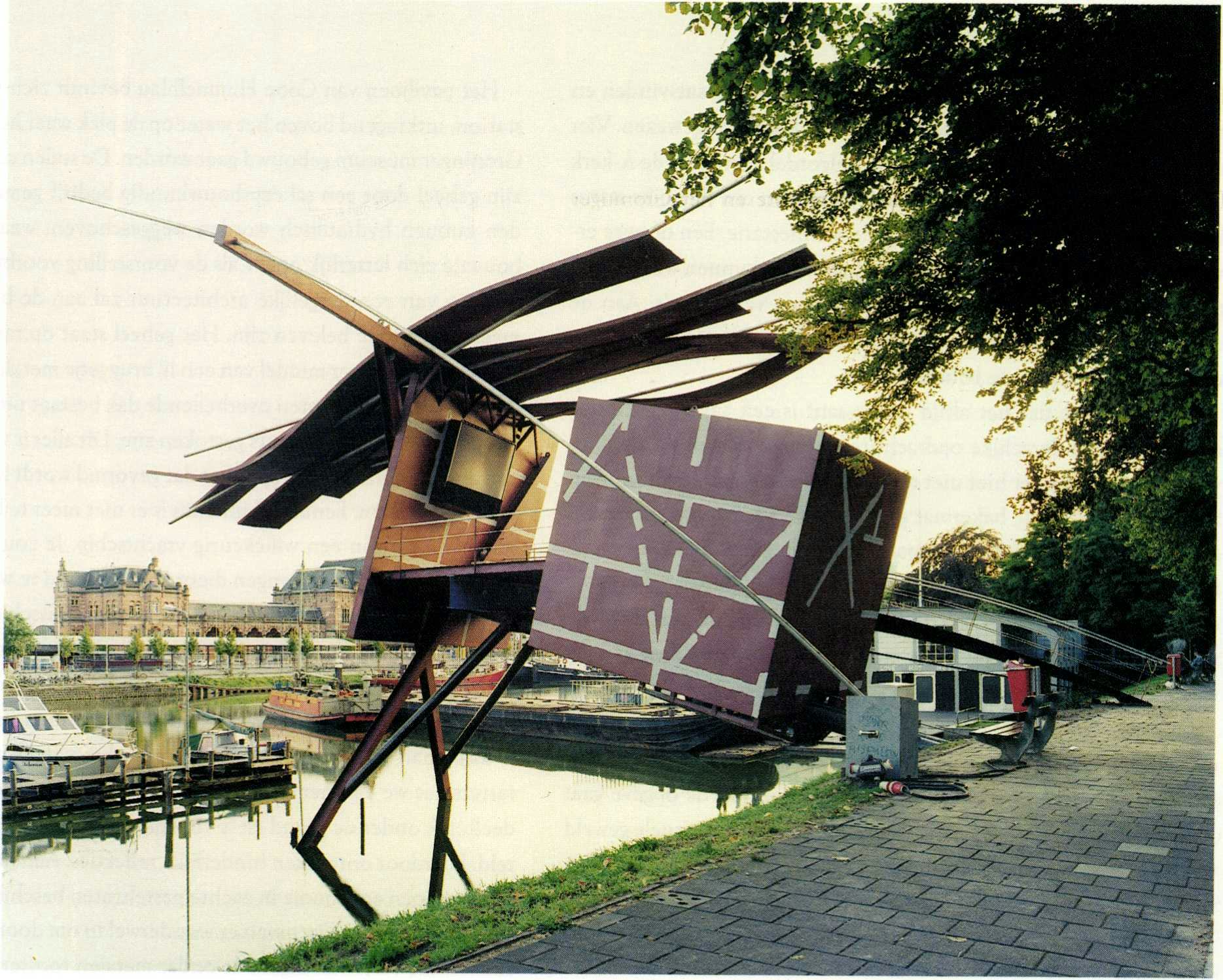 Het paviljoen van Coop Himmelblau in gesloten toestand. Foto Pinkster en Tahl