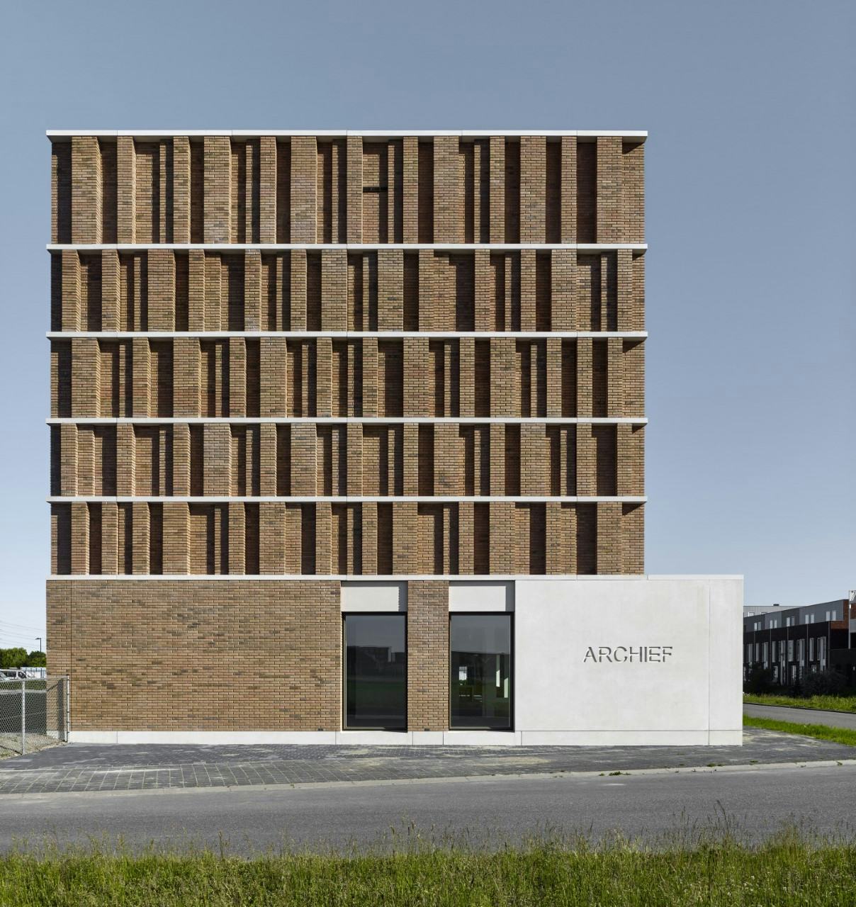 Het ontwerp van het nieuwe Stadsarchief Delft van Office Winhov & Gottlieb Paludan Architects biedt plaats aan depots, kantoren, werkruimtes en studiezalen. Beeld Stefan Müller