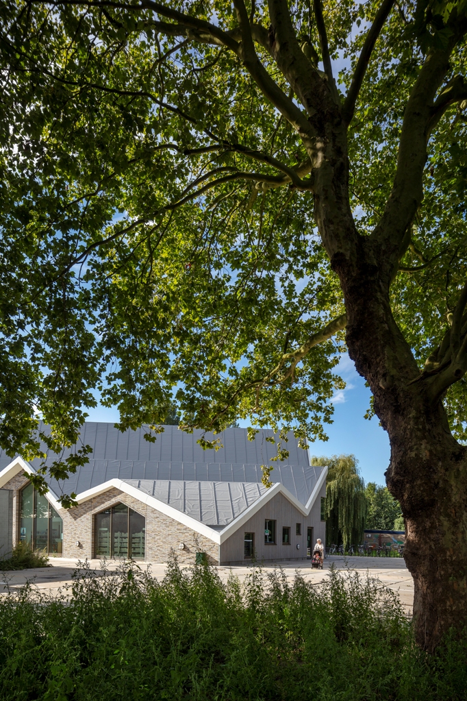 Dorpshuis Zwanenburg door heren 5 architecten. Beeld Luuk Kramer