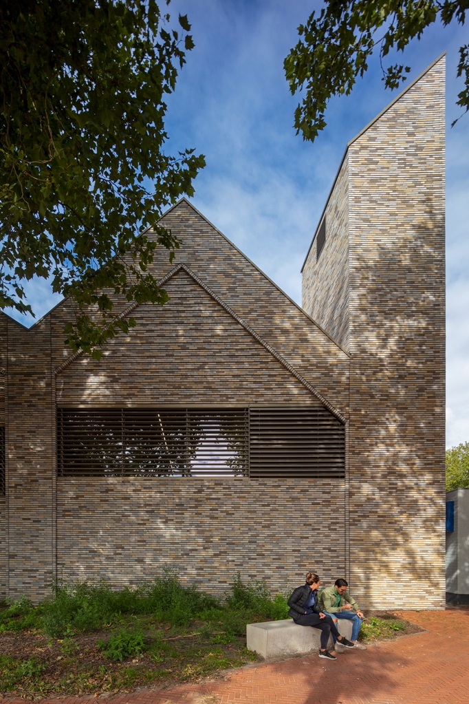 Dorpshuis Zwanenburg door heren 5 architecten. Beeld Luuk Kramer