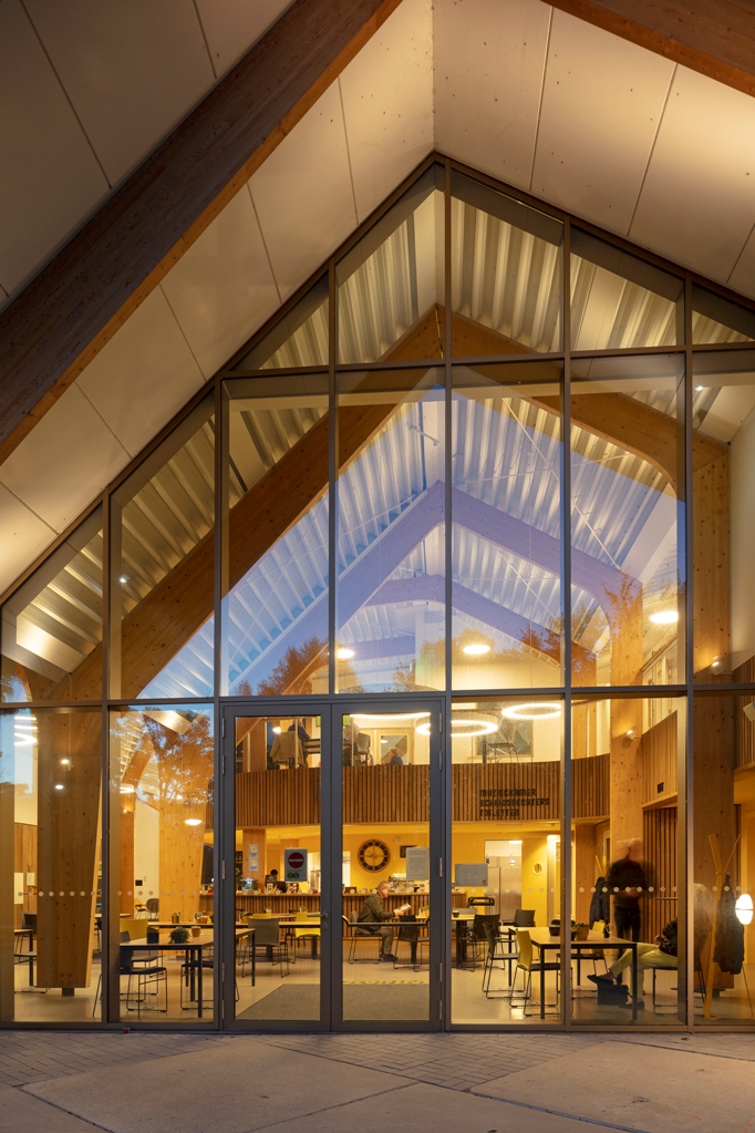 Dorpshuis Zwanenburg door heren 5 architecten. Beeld Luuk Kramer