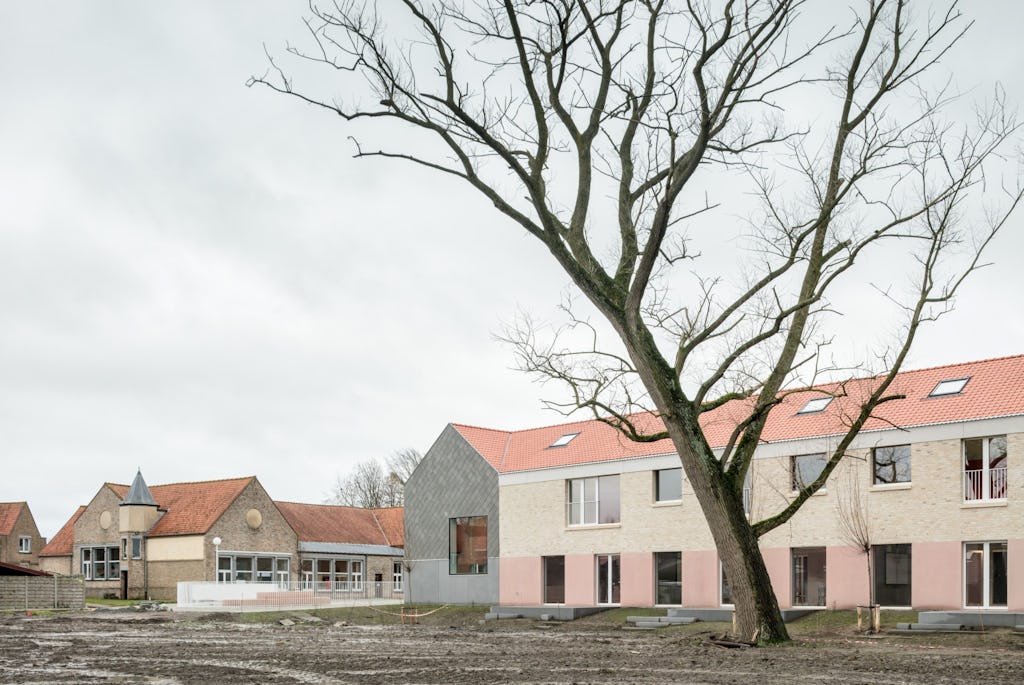 Basisschool de Linde in Zarren door FELT. Beeld Stijn Bollaert