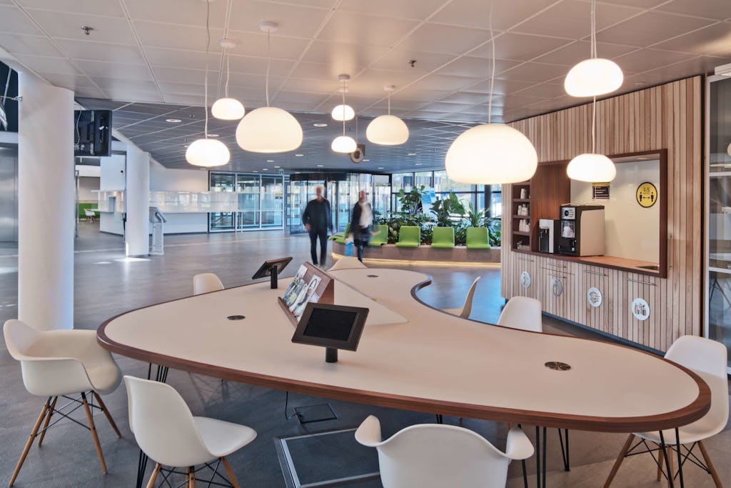 Publiekshal Gemeentehuis Moerdijk door Ibelings van Tilburg architecten. Beeld Petra Appelhof