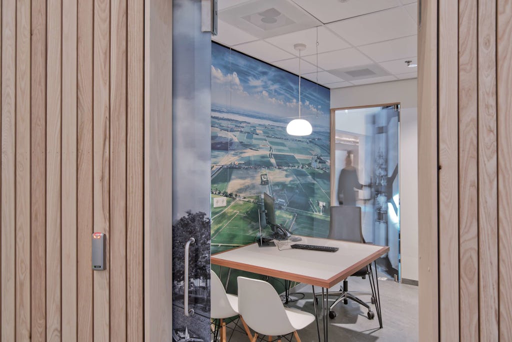 Publiekshal Gemeentehuis Moerdijk door Ibelings van Tilburg architecten. Beeld Petra Appelhof