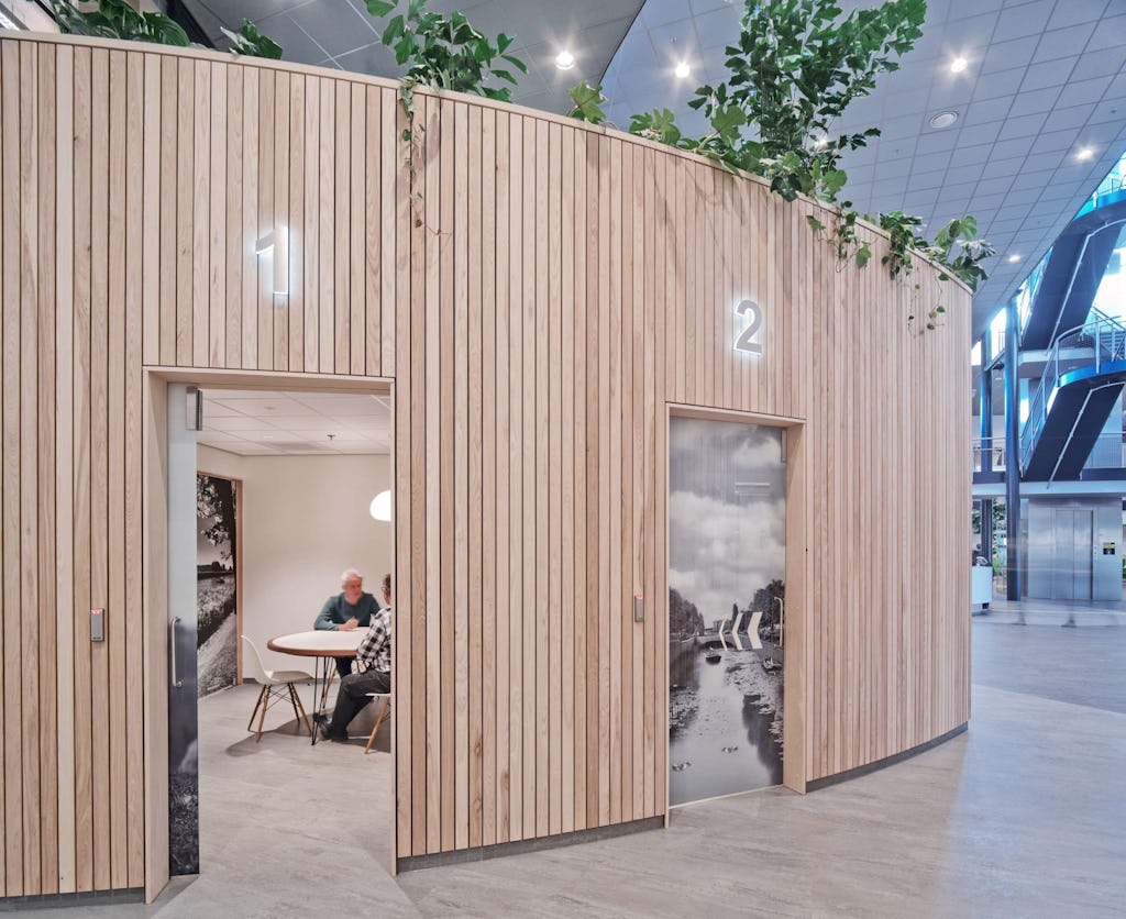 Publiekshal Gemeentehuis Moerdijk door Ibelings van Tilburg architecten. Beeld Petra Appelhof