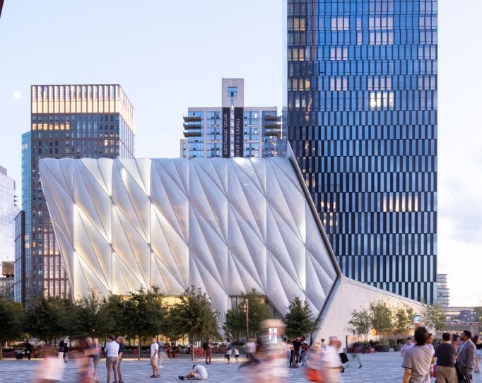 In Hudson Yards op Manhattan realiseerde architectenbureau Diller Scofidio + Renfro voor ontwikkelaar Rockwell Group het complex ‘The Shed’, een cultureel centrum met een intrekbaar dak dat kan worden verplaatst om een speelruimte te vormen. Beeld Iwan Baan