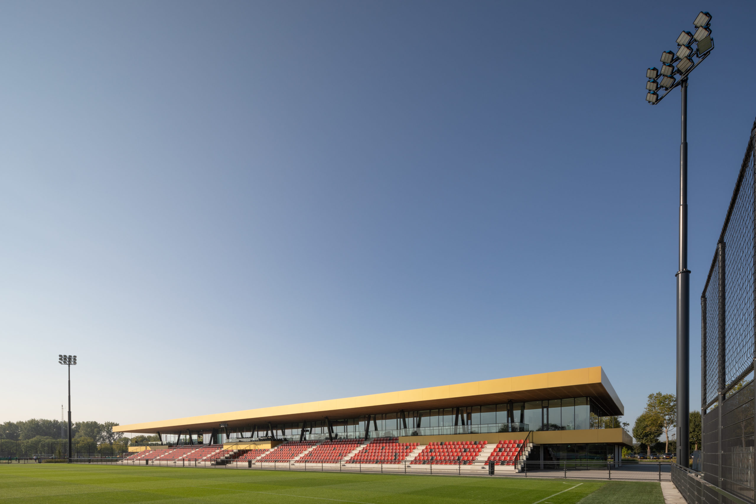 Feyenoord Academy en Sportclub Feyenoord - MoederscheimMoonen Architects. Beeld Bart van Hoek, Feyenoord Academy