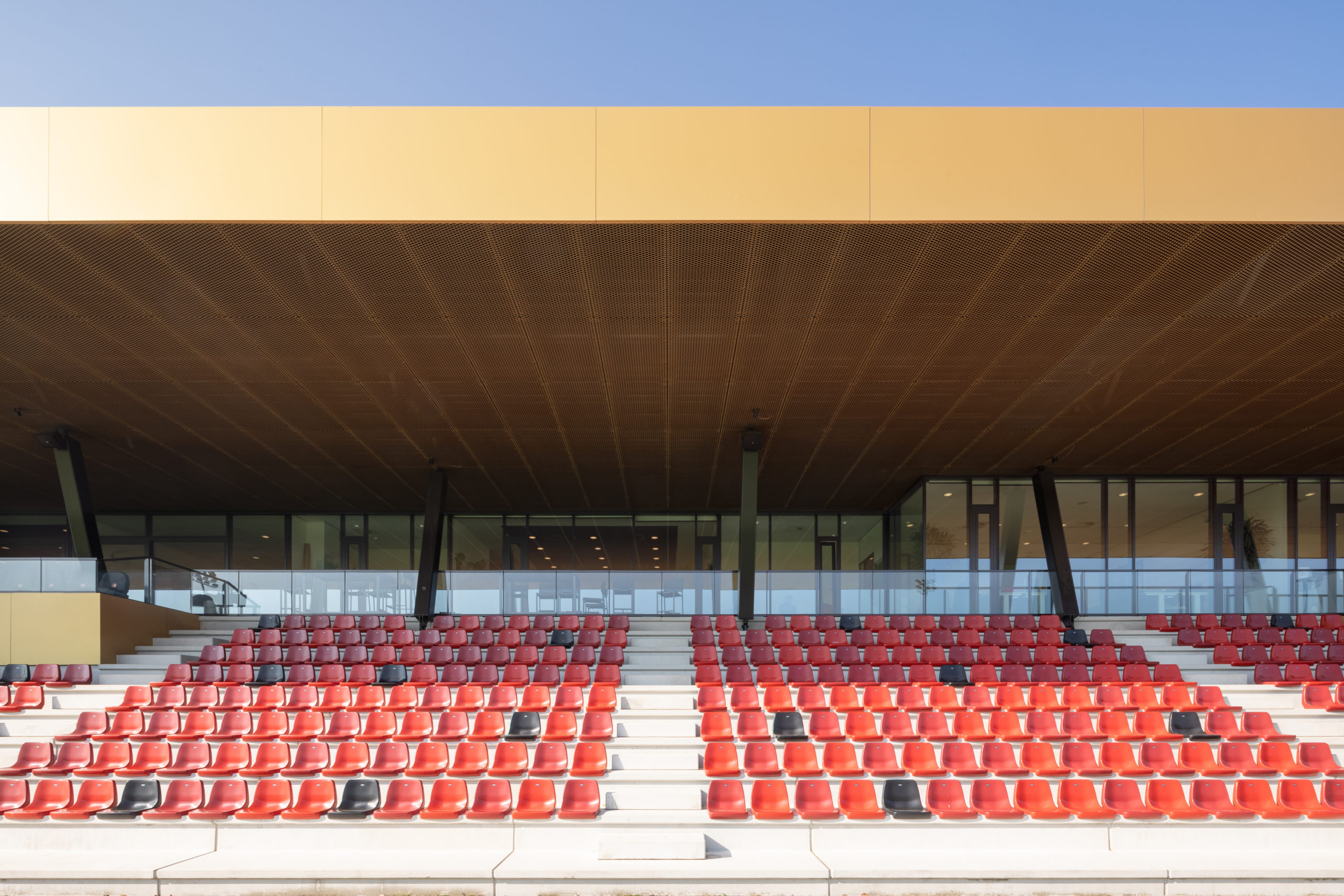 Feyenoord Academy en Sportclub Feyenoord - MoederscheimMoonen Architects. Beeld Bart van Hoek, Feyenoord Academy