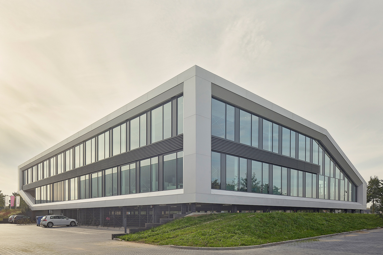 Bedrijfsgebouw Hanzestrohm in Zwolle door BDG Architecten
