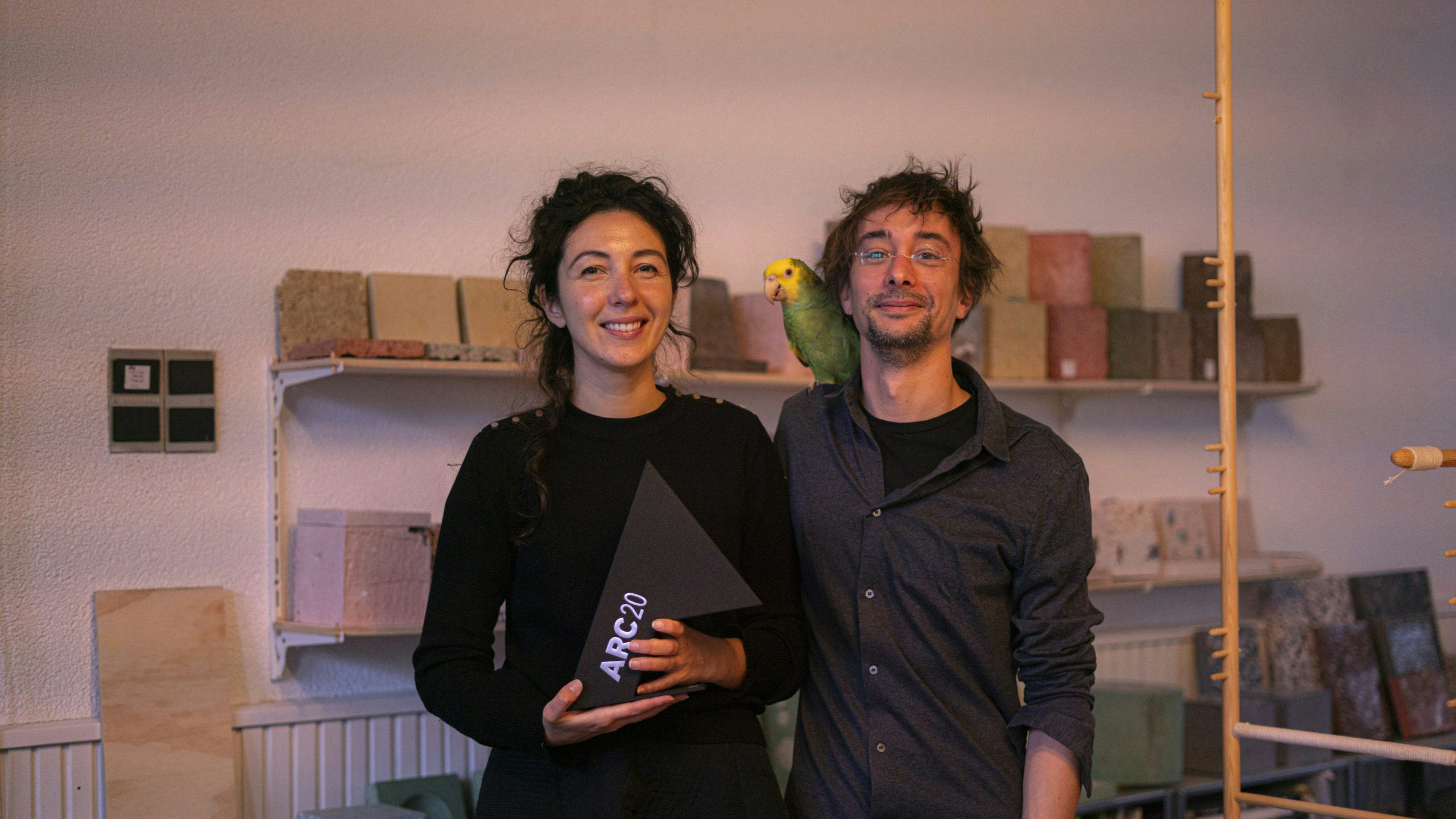 Furniture for Humans and Birds van Studio Ossidiana wint ARC20 Meubel Award