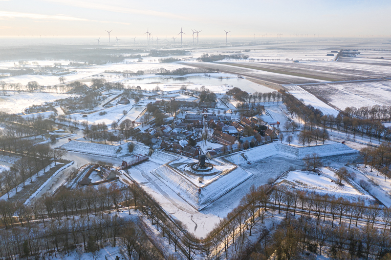 Drone-opname van Bourtange, 'even terug in de tijd van de Bouwkunst'. Beeld Egbert de Boer (©egbertdeboer.com)