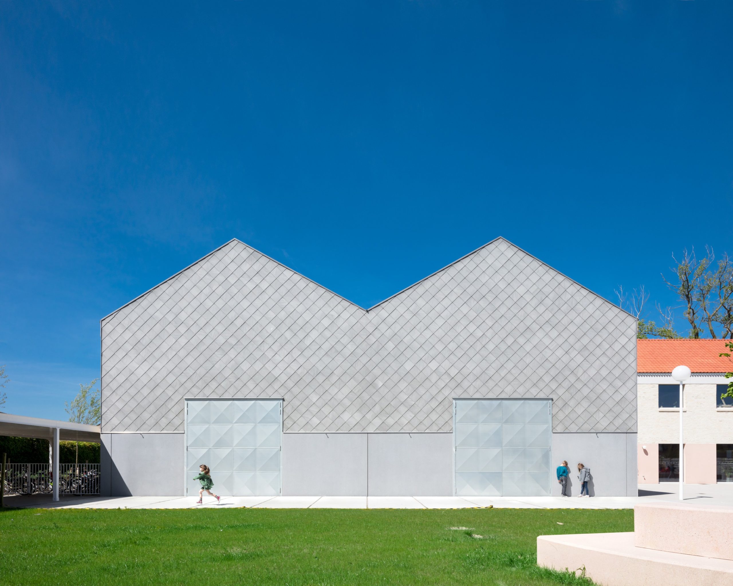 Basisschool de Linde in Zarren (Kortemark) door FELT architecture & design. Beeld Stijn Bollaert