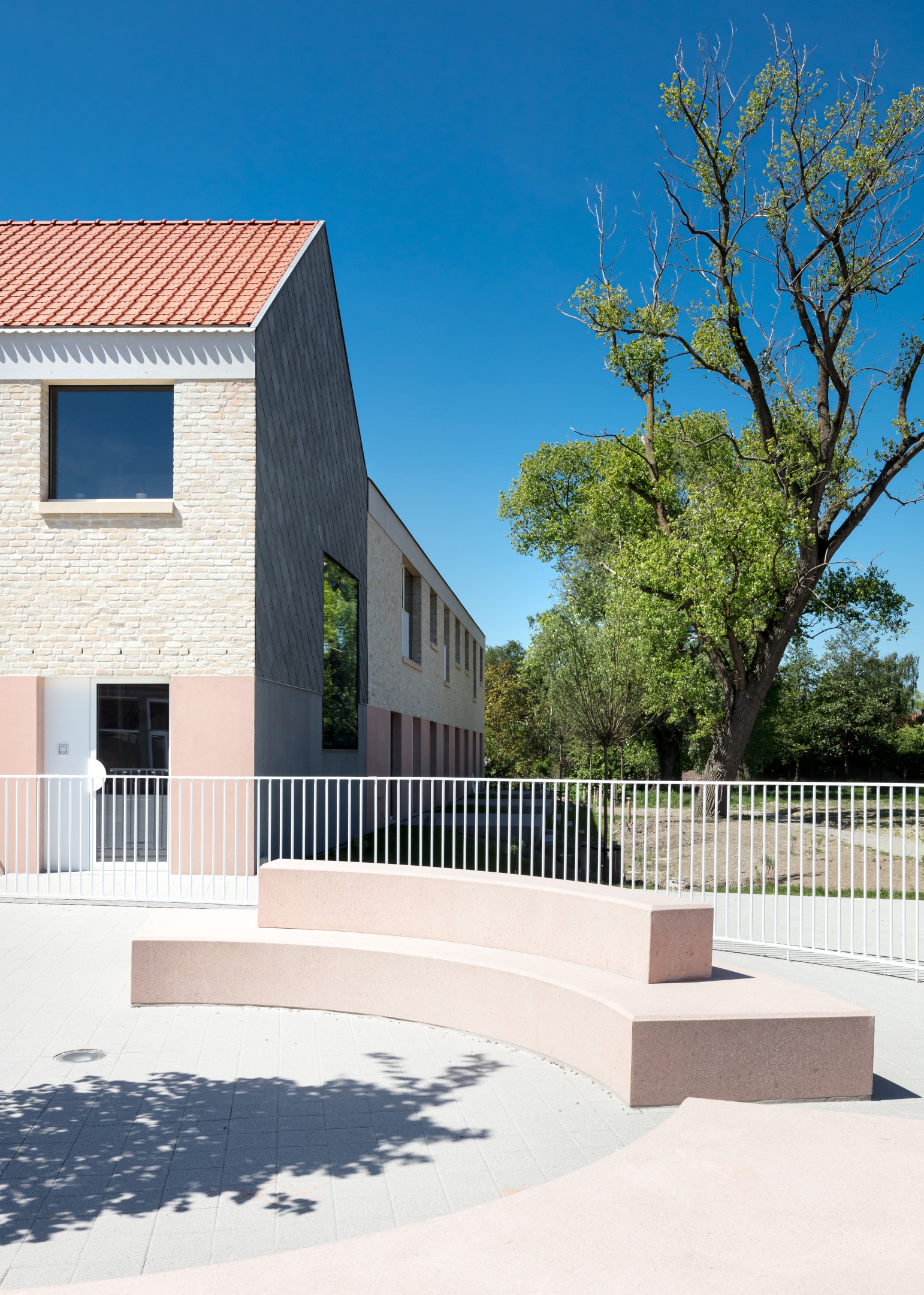 Basisschool de Linde in Zarren (Kortemark) door FELT architecture & design. Beeld Stijn Bollaert