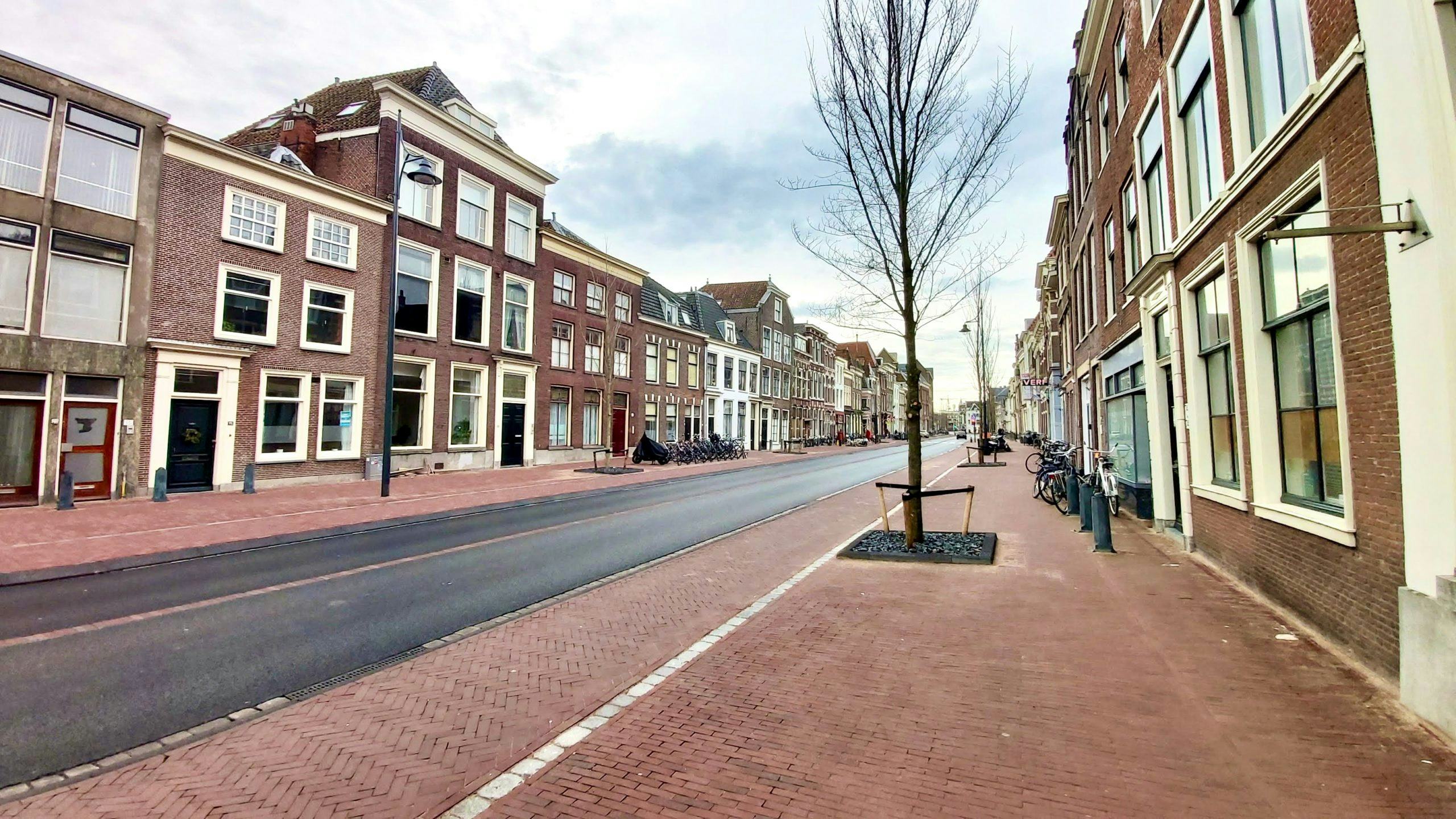 Verharding in de Hooigracht in Leiden