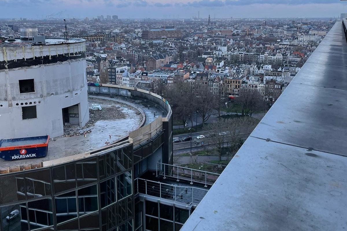 De ontmanteling van De Satelliet van het kantoorgebouw van De Nederlandsche Bank in Amsterdam door New Horizon