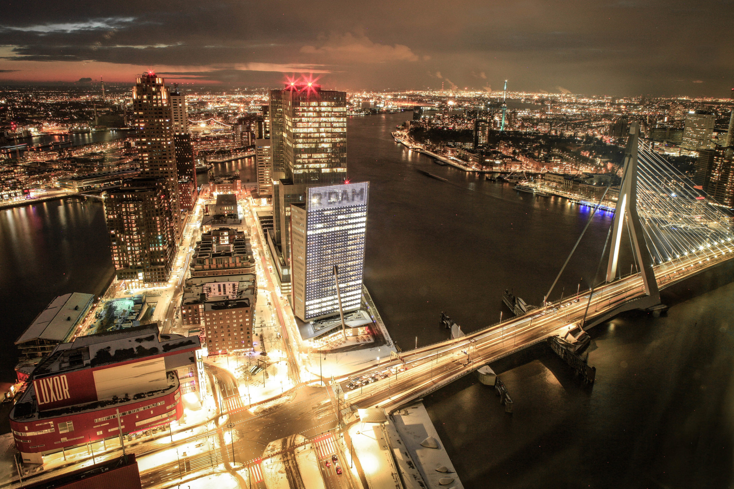 Rotterdam vanuit de lucht. Beeld Thomas van den Berg (instagram @thomasderk_ )