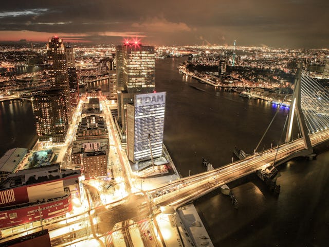 Rotterdam vanuit de lucht. Beeld Thomas van den Berg (instagram @thomasderk_ )