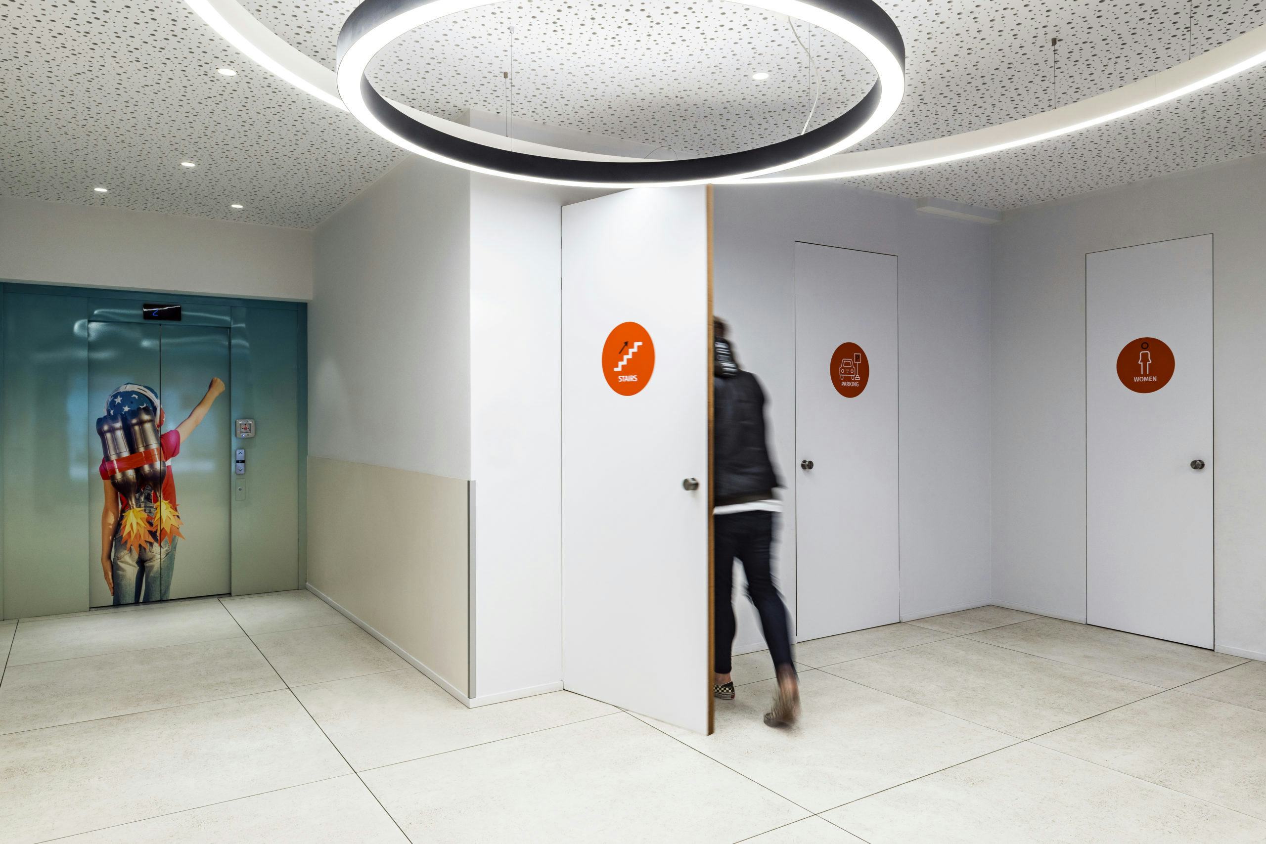 Invisidoor: deuren van superieure kwaliteit in de publieke ruimte