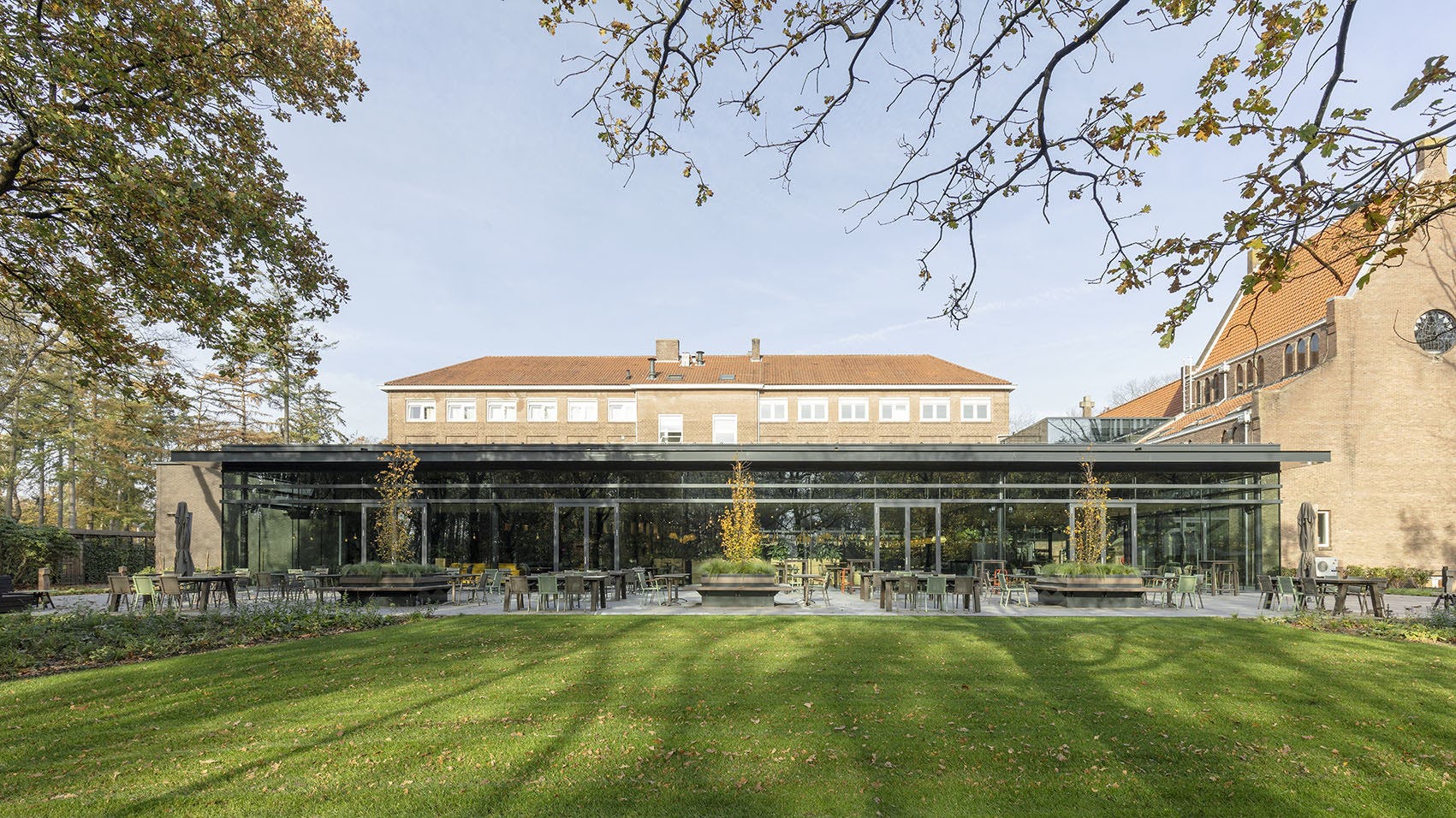 Restaurant KonneKt voor en verbouwing van Conferentiehotel Kontakt der Kontinenten, Soesterberg