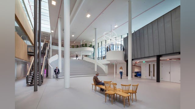 Tribunetrap. Experience center Radboudumc EGM architecten. Beeld Scagliola-Brakkee