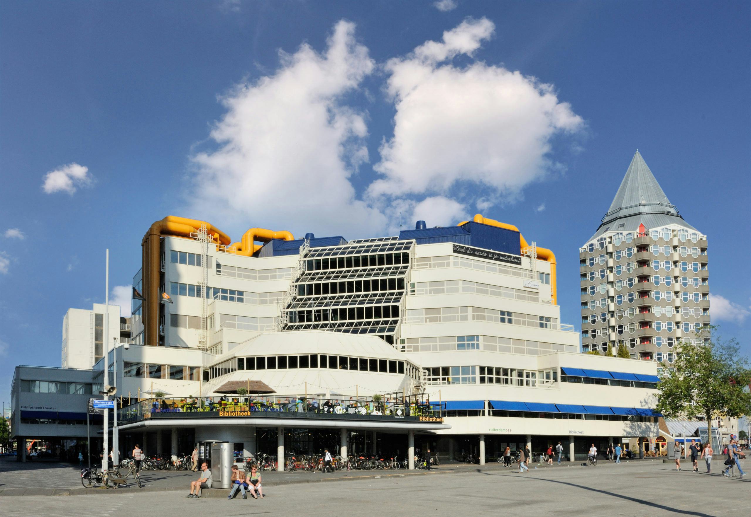 Centrale Bibliotheek in Rotterdam door Van den Broek & Bakema. Beeld Shutterstock