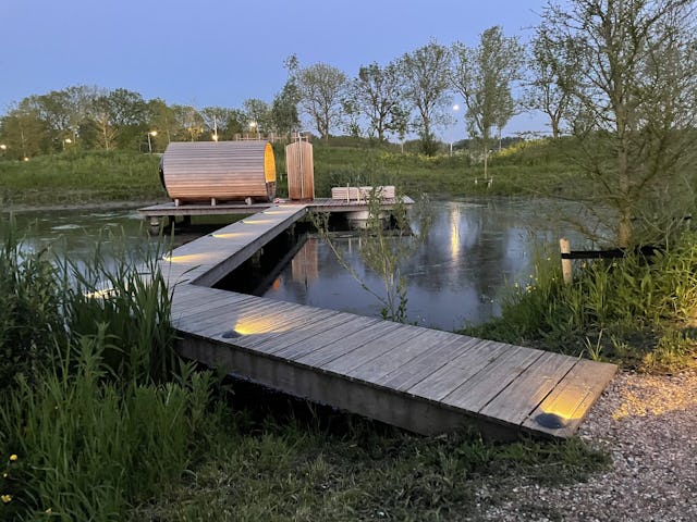 Sauna in de centrale waterplas The Unbound door © Felixx Landscape Architects & Planners