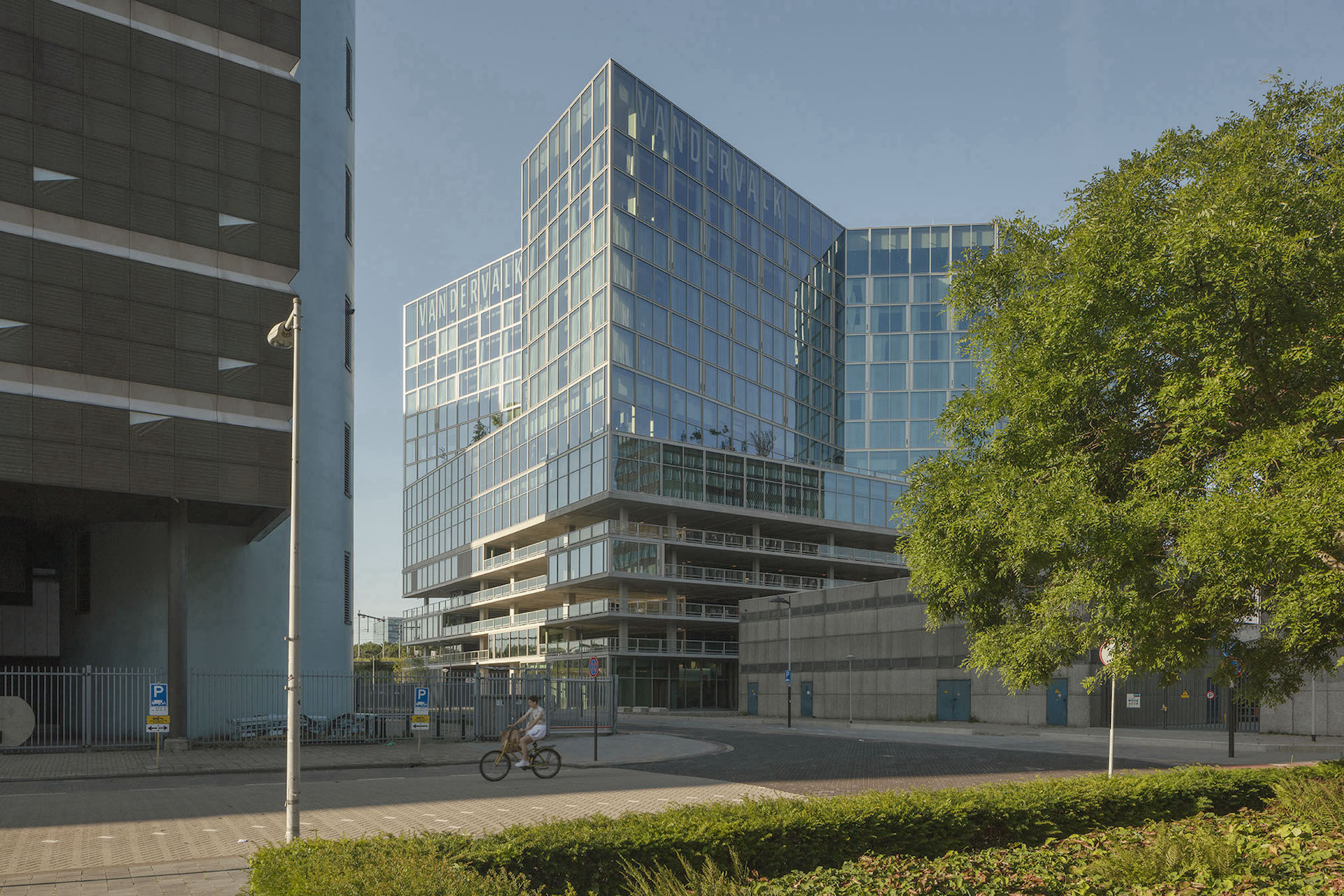 Van der Valk Zuid-as door Wiel Arets Architects. Beeld Jan Bitter ©