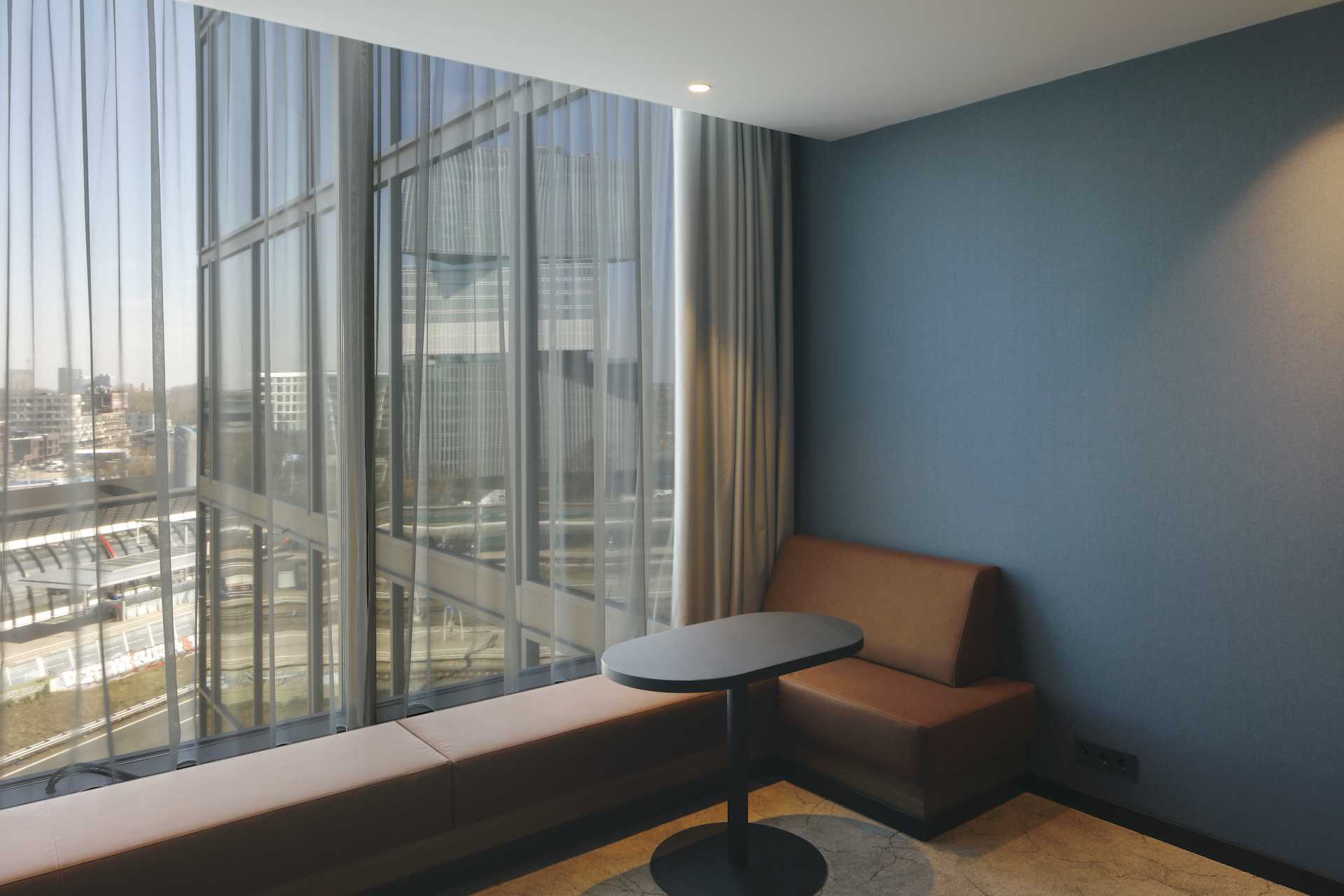 Van der Valk Zuid-as door Wiel Arets Architects. Beeld Jan Bitter ©