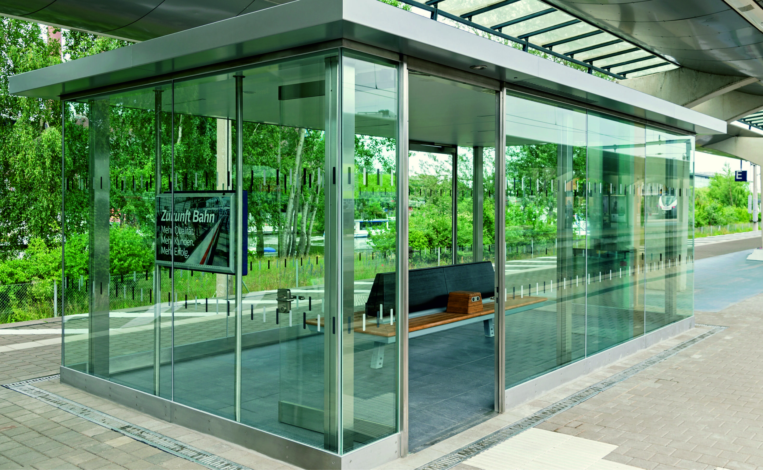 De Calidum reeks: zitbanken, werkmeubel, leunsteun en paviljoen. Foto's Deutsche Bahn, Station & Service AG, Beeld Lutz Bierwirth